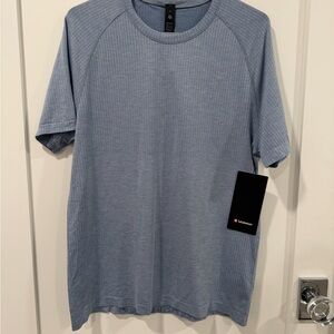 lululemon athletica Men's Light Blue Short Sleeve Tee
